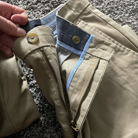 Bundle of 4 pairs of Banana Republic Khaki Pants - Picture 3 of 3